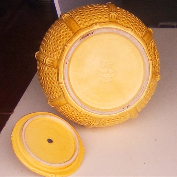 Vintage Hyalyn Ceramic Pottery #306 yellow woven basket jar canister w/lid - Picture 2 of 4
